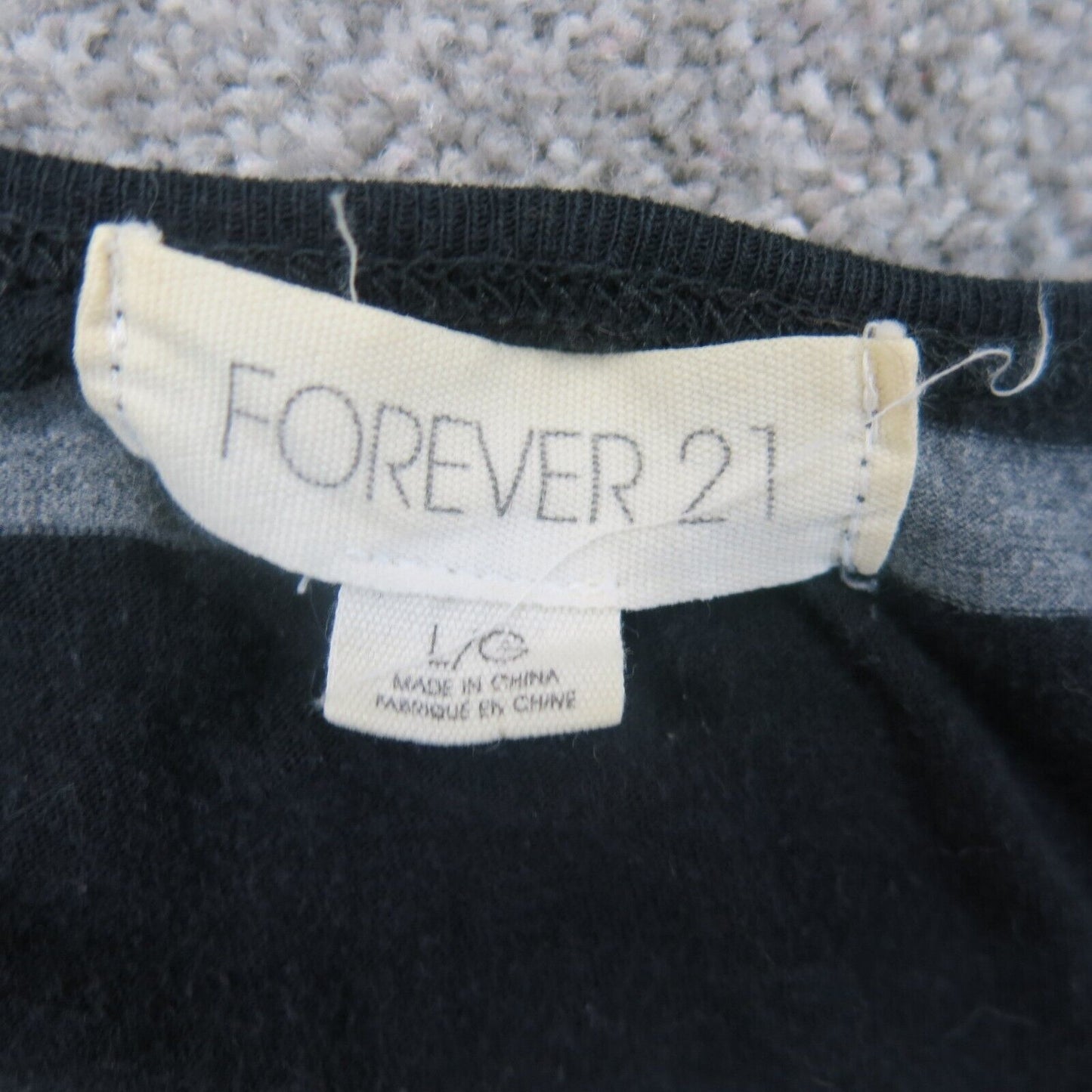 Forever 21 Womens Pullover Knitted Sweater Striped Long Sleeves Gray Black SZ L
