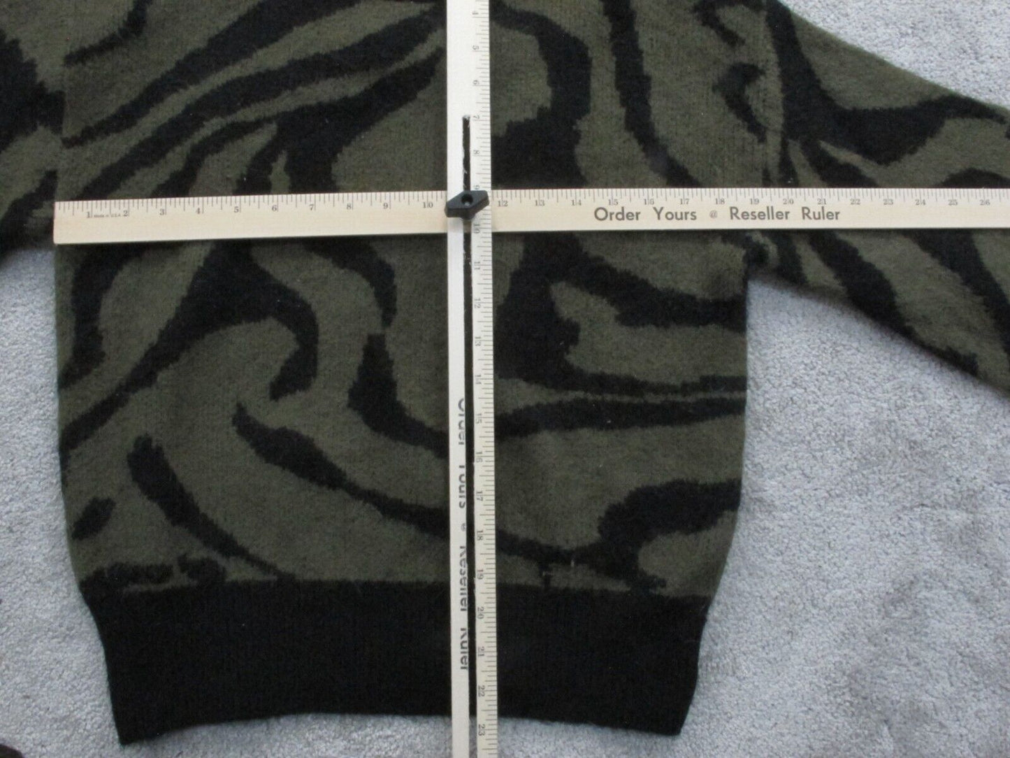 Forever 21 Womens Pullover Sweater Knitted Long Sleeves Leopard Print Green SZ M