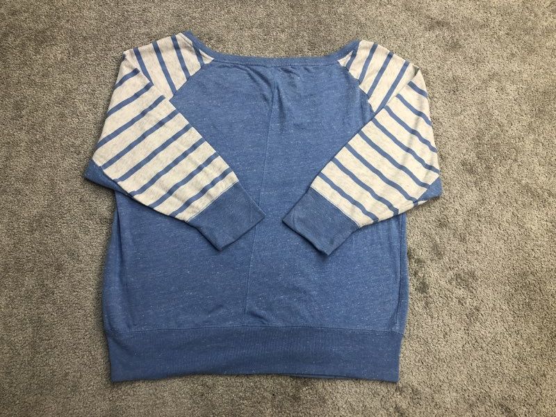 Nike Sweatshirt Womens Medium Blue Graphic Striped Sleeve Pullover Sweater