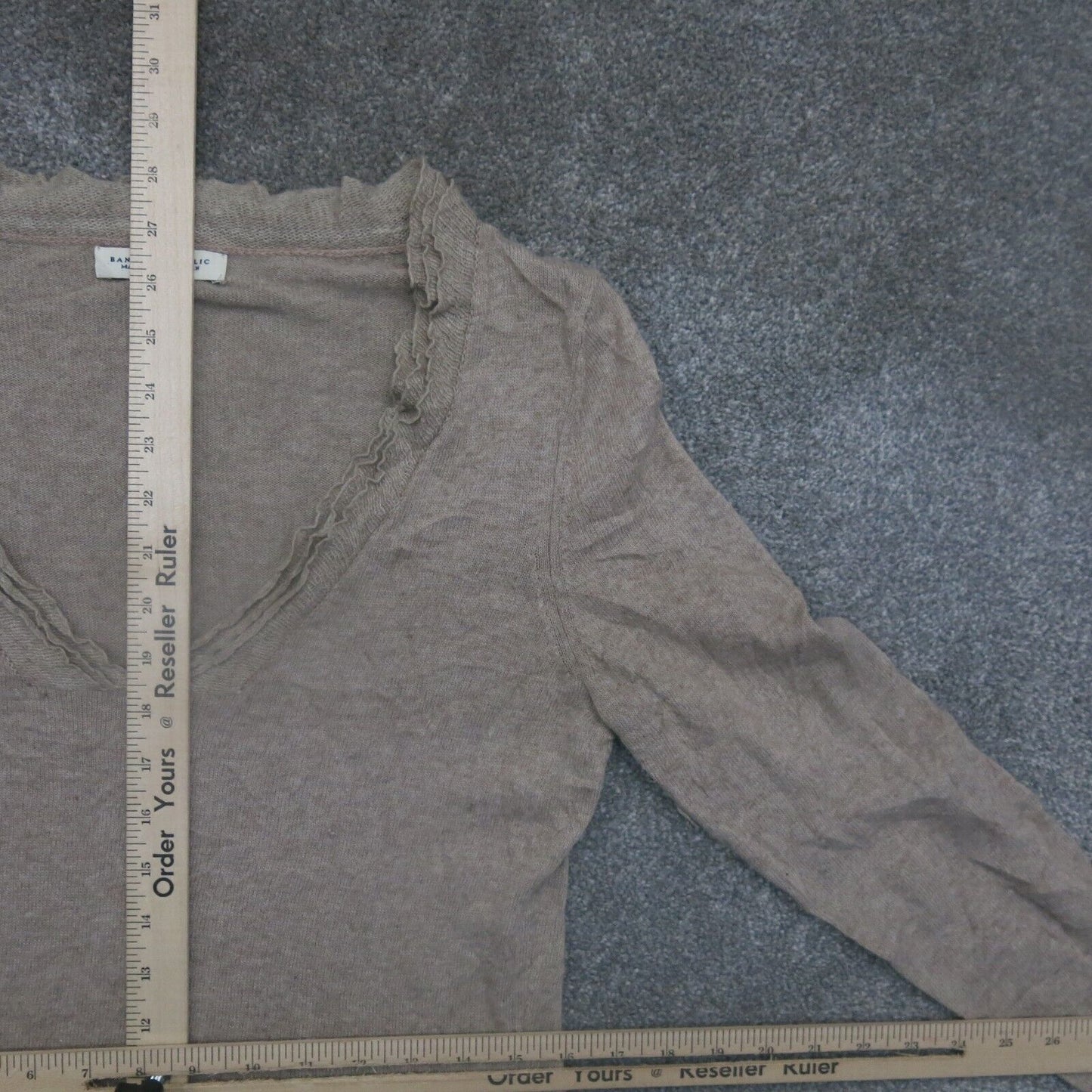 Banana Republic Womens Pullover Knitted Long Sleeves V Neck Beige Size Medium