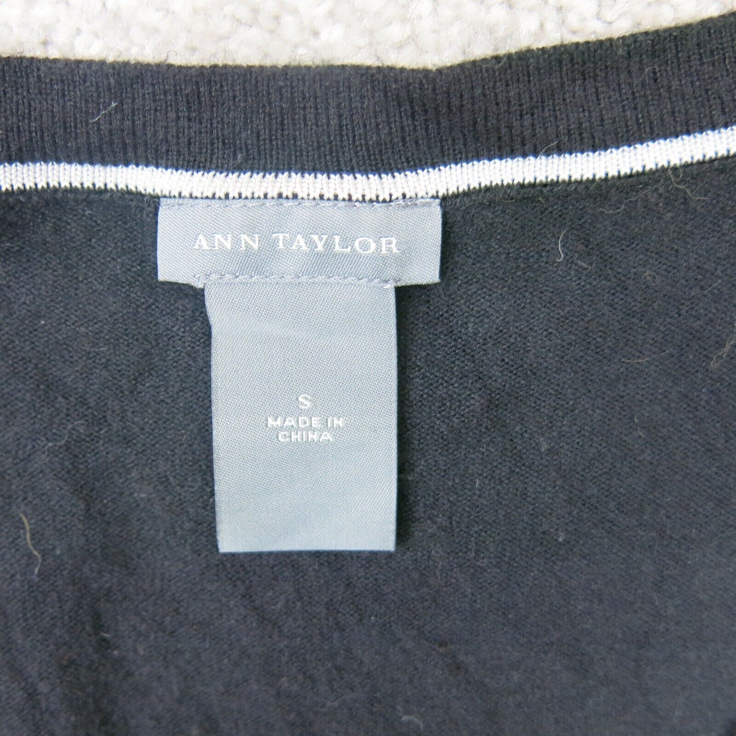 Ann Taylor Womens Vest Cardigan Sweater Front Button Sleeveless Black Size Small